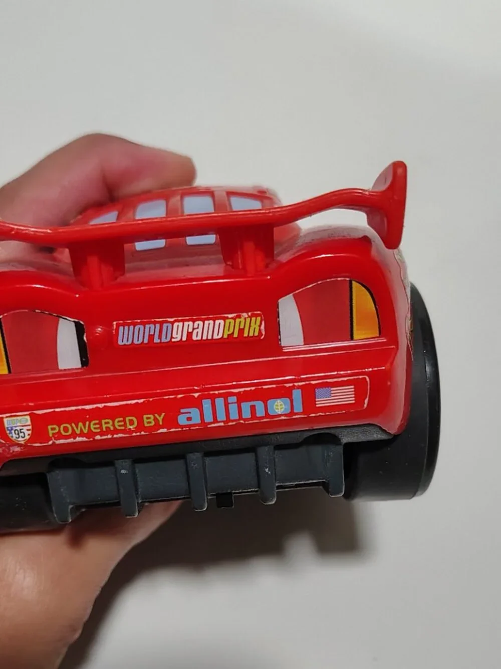DISNEY PIXAR CARS 2 LIGHTNING McQUEEN WORLD GRAND PRIX SHAKE ‘N GO! 2010 MATTEL